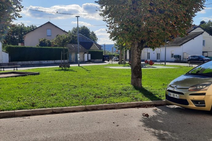 place de parking et espace jeux