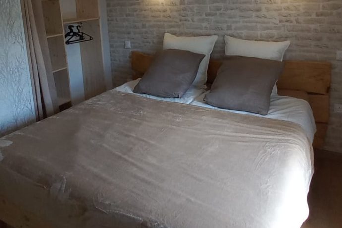 Chez Flo – Chambre version avec 1 grand lit