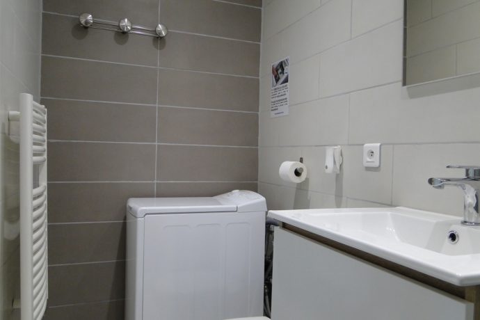 Salle de bains – Lave-linge, toilettes