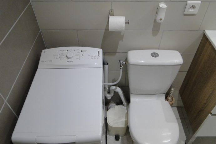 Salle de bains – Lave-linge, toilettes