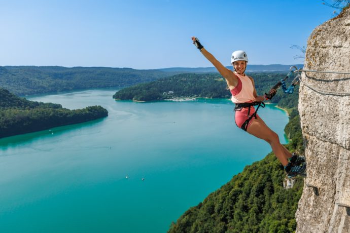 Via Ferrata au Lac de Vouglans dans le Jura avec Eskaléo