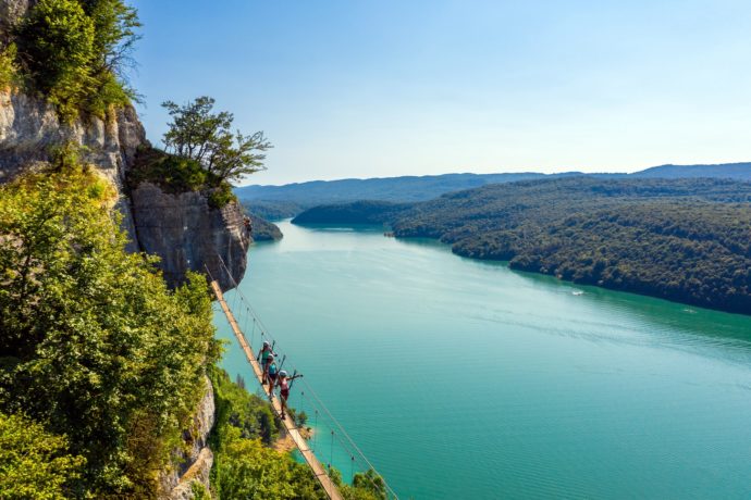 Via Ferrata au Lac de Vouglans dans le Jura avec Eskaléo