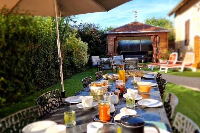 Petit-déjeuner gourmand extérieur