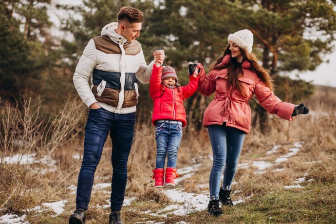 young-family-together-walking-forest-winter-time-002-5714791